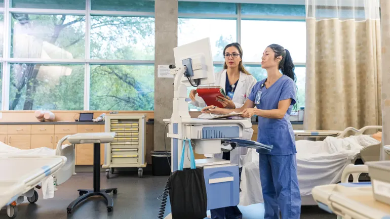 Pay gap between hospital CEOs and workers on the rise: study