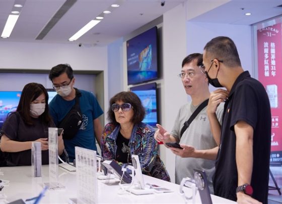 smartphone-display-market-sees-diverging-price-trends-across-panel-types