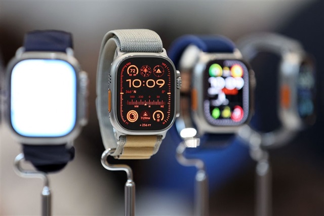 Apple sues former employee, accuses him of passing Apple Watch secrets to Oppo