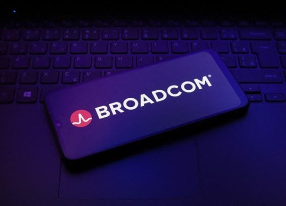 research-insight:-broadcom-defends-ethernet-ecosystem-as-nvlink-and-ualink-push-specialized-interconnects