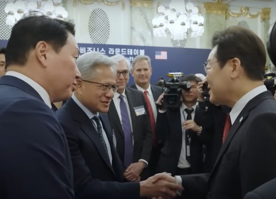 nvidia’s-huang-meets-samsung,-sk-leaders-at-us-summit-as-hbm-battle-escalates
