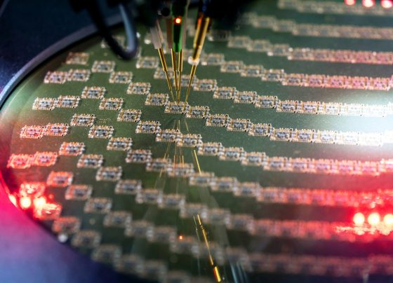us-weighs-annual-china-chip-supply-approvals-for-samsung,-sk-hynix