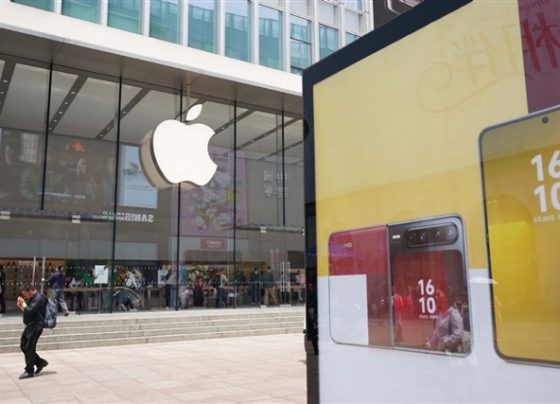 ddi-supply-chain-shakeup-for-apple’s-iphone-puts-lx-semicon-at-risk