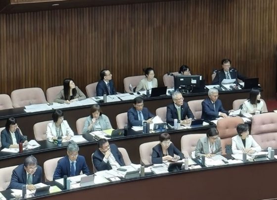taiwan-economic-minister-says-tsmc-leak-probe-will-proceed-despite-concerns-about-relations-with-japan