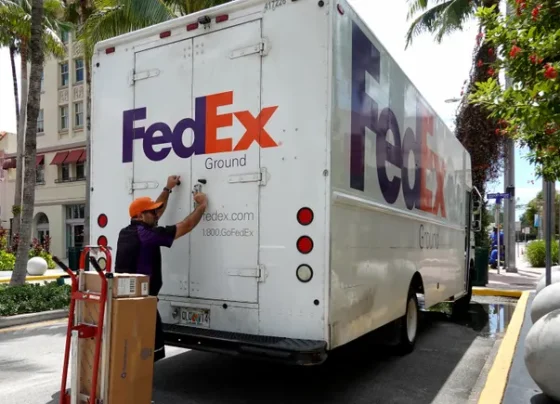 fedex-to-levy-5.9%-rate-hike,-higher-surcharges-in-2026