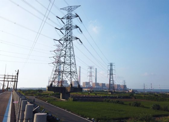 energy-and-intelligence:-a-new-benchmark-in-ai-competition