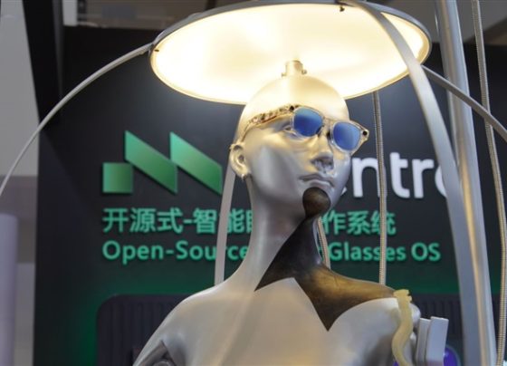 china’s-smart-glasses-market-heats-up-as-waveguide-tech-takes-lead