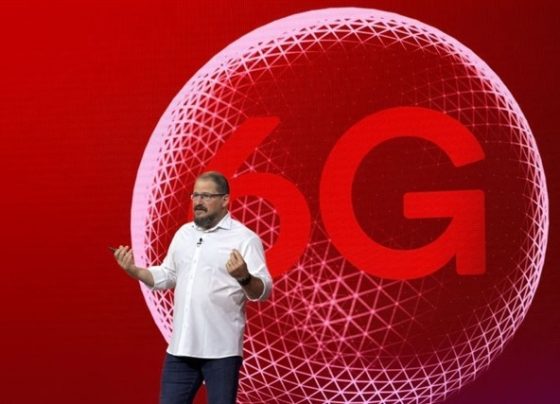 qualcomm-outlines-ai-driven-future-and-6g-rollout-at-snapdragon-summit-2025