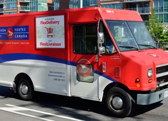 canada-post-workers-go-on-strike,-carrier-shuts-down-operations