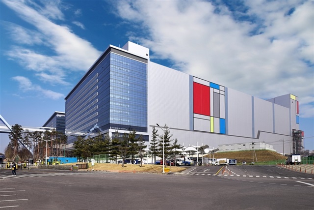 Samsung reportedly cuts 2nm foundry prices by 30% to counter TSMC’s 50% hike