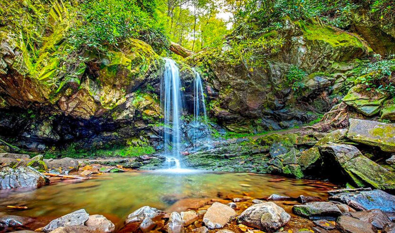 6 Cozy and Fun Things To Do in Gatlinburg, Tennessee This Fall—From Dollywood To Leaf-Peeping