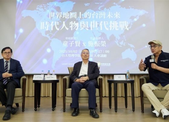 acer’s-stan-shih-and-pegatron’s-th-tung-urge-taiwan-to-focus-on-high-value-services