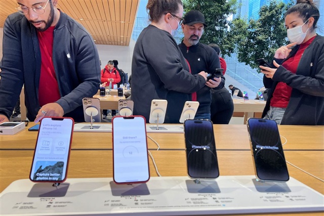 Samsung Display to lead exclusive OLED supply for foldable iPhone in 2026