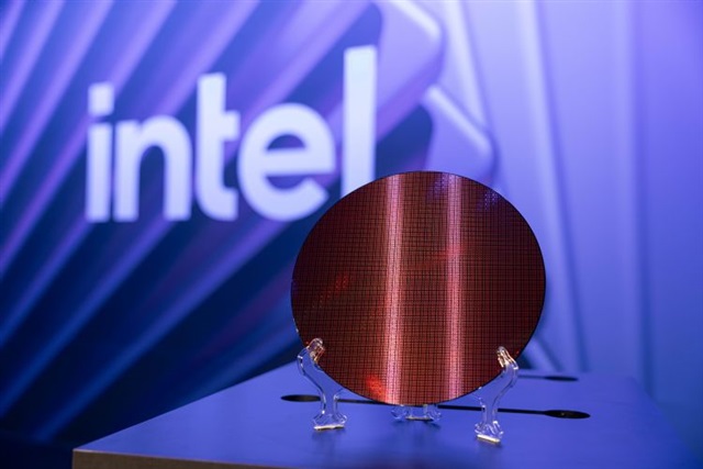 Intel showcases 18A process at Fab 52 in Arizona