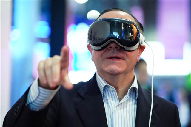 Samsung unveils ‘Moohan’ XR headset with Google-Qualcomm AI platform