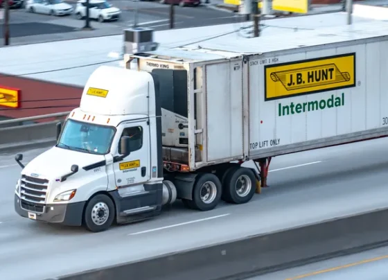 shippers-expect-a-holiday-peak-season-despite-frontloading-efforts:-jb-hunt