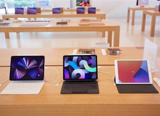 apple-drives-oled-adoption-in-it-panels-amid-ai-demand-surge