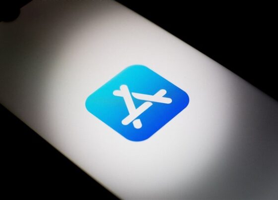chinese-iphone-users-take-on-apple,-accuse-it-of-abusing-market-power-for-app-store