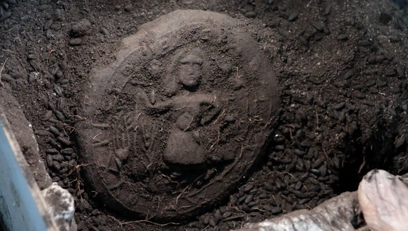 Ancient Bread Features Image of Jesus Christ—See the Photos