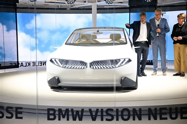 Analysis: China’s EV market awaits BMW’s Neue Klasse in 2026