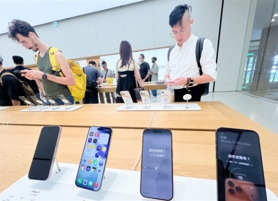 apple’s-foldable-shadow-looms-over-the-market-samsung-built