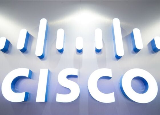 jensen-huang-dispels-ai-bubble-concerns,-but-cisco-executives-warn-that-market-correction-is-inevitable