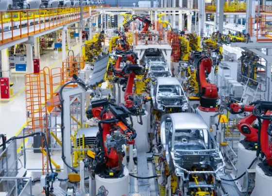 us-manufacturing-dips-despite-improved-demand:-pmi