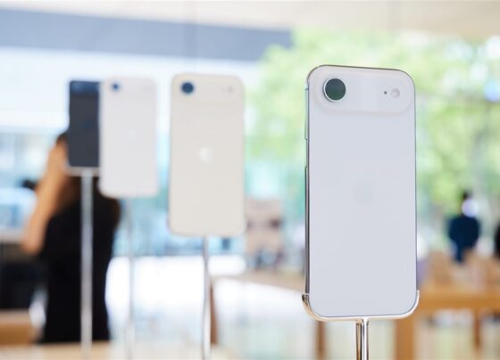 apple-enters-top-five-brands-in-india-for-the-first-time-as-iphone-17-demand-soars;-mediatek-retains-46%-share-in-smartphone-chipsets