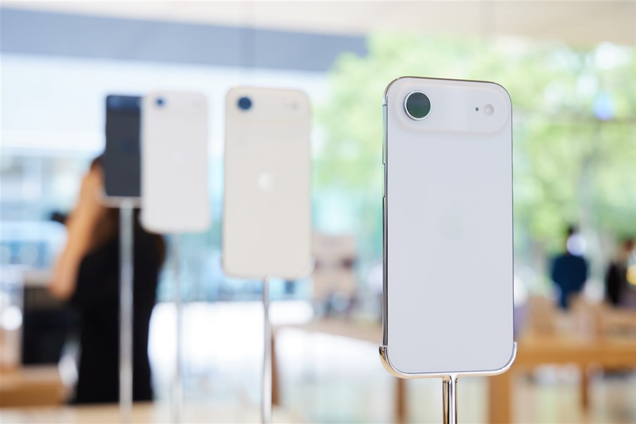 Apple enters top five brands in India for the first time as iPhone 17 demand soars; MediaTek retains 46% share in smartphone chipsets