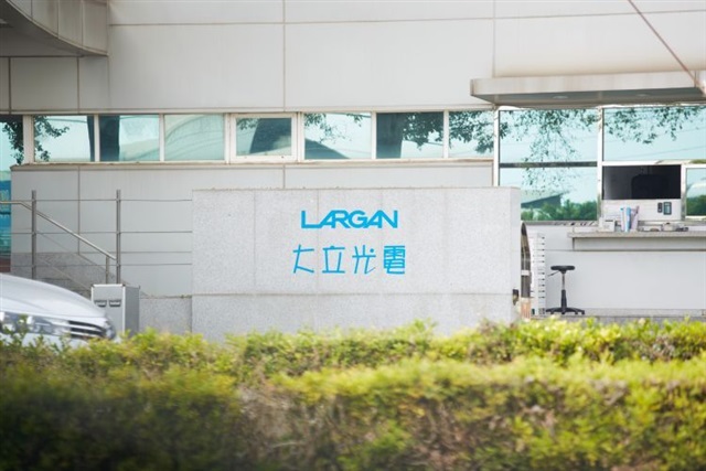 Largan reports stable operations with 5% revenue growth through October 2025