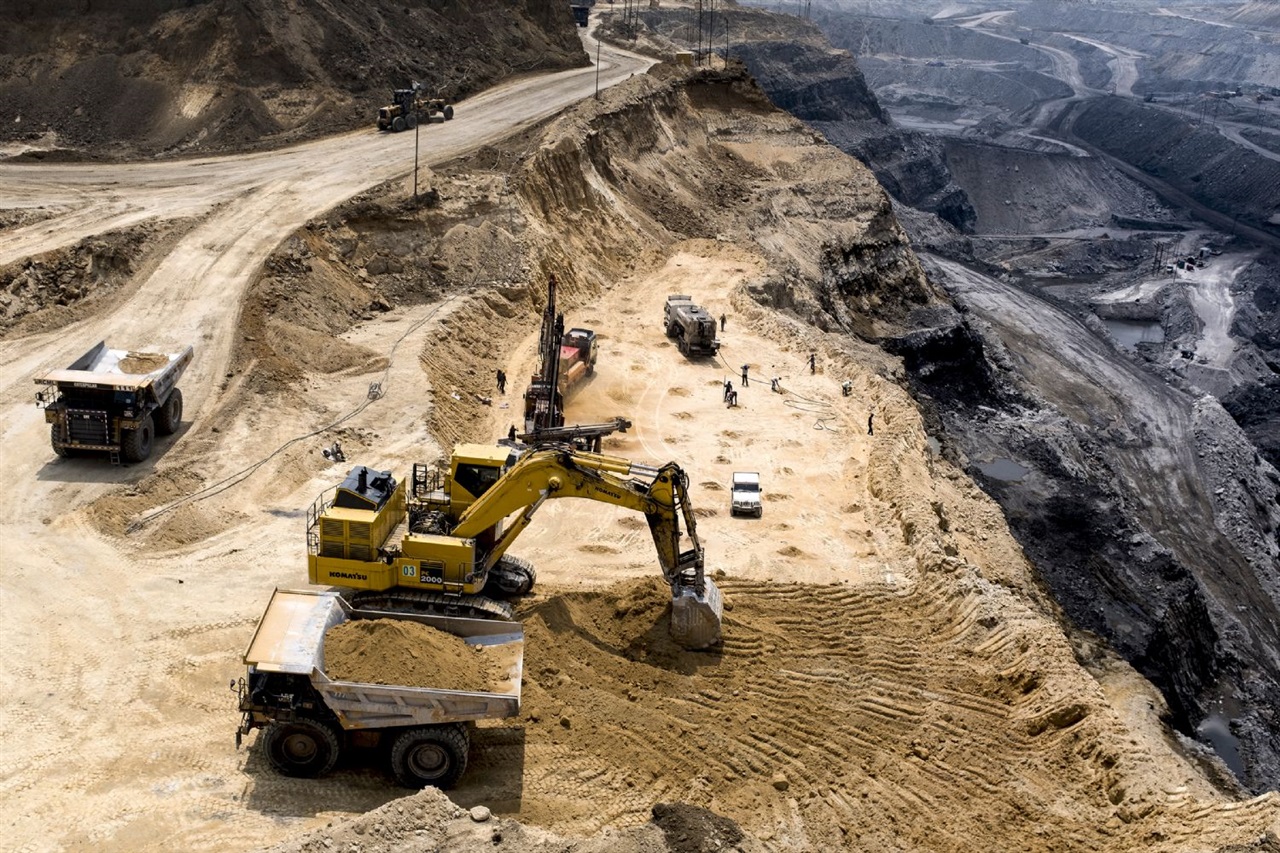 China temporarily halts export controls on rare earths, graphite, and other strategic materials