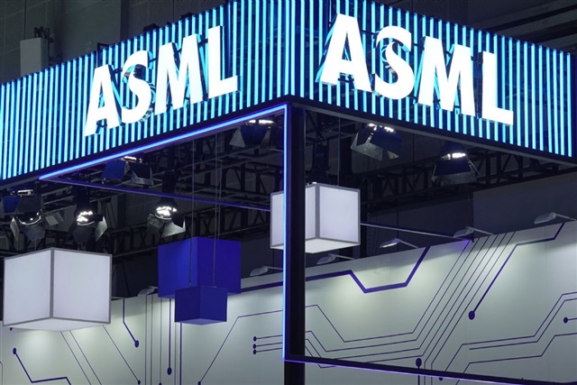 ASML says AI boom has yet to lift chip equipment demand