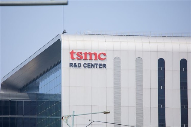 TSMC breaks one record after another: AI demand powers October revenue height, CEO confident streak will continue