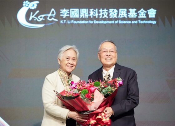 stan-shih-encourages-entrepreneurial-families-for-lasting-legacy