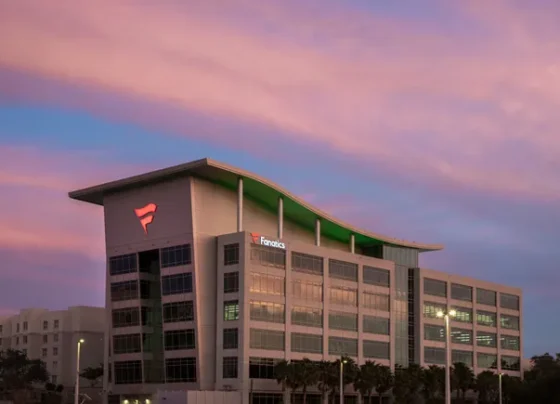fanatics-to-close-florida-distribution-center,-lay-off-nearly-300