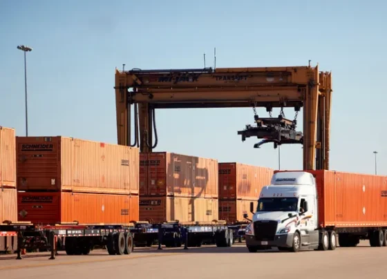 schneider-national-launches-fast-track-premium-rail-service