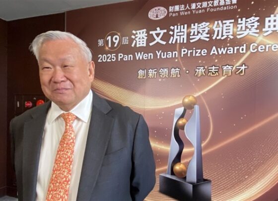 mxic-chairman-wins-prestigious-semiconductor-award,-stresses-product-value-over-manufacturing
