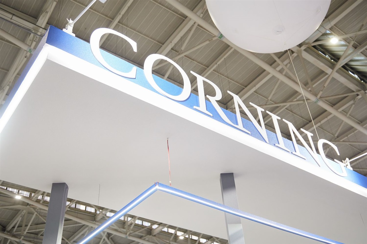 Corning and Optiemus launch Gorilla Glass finishing facility in Tamil Nadu to boost India’s electronics supply chain