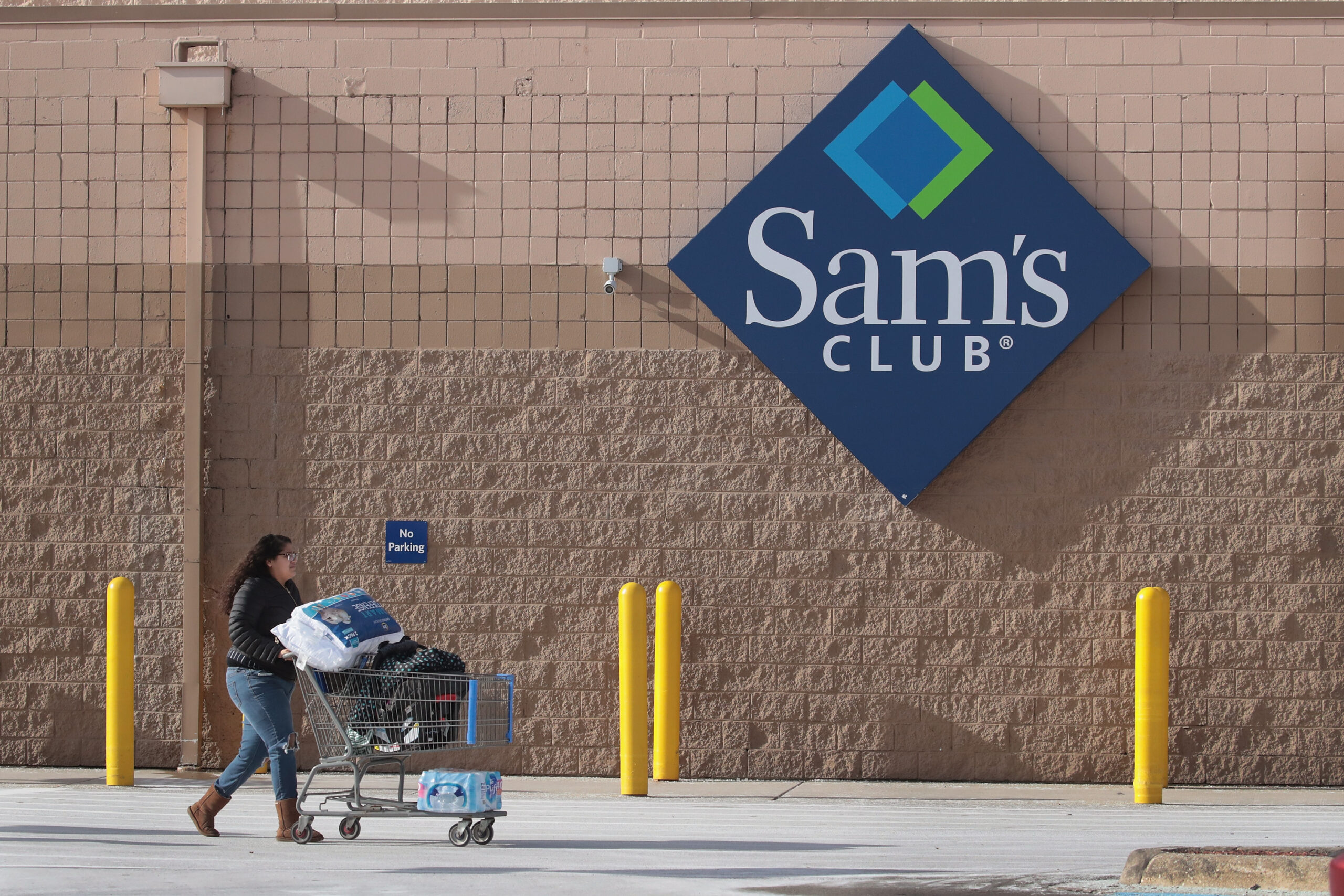 This $50 Sam’s Club Platter Feeds 60 & Looks Like a Million Bucks!