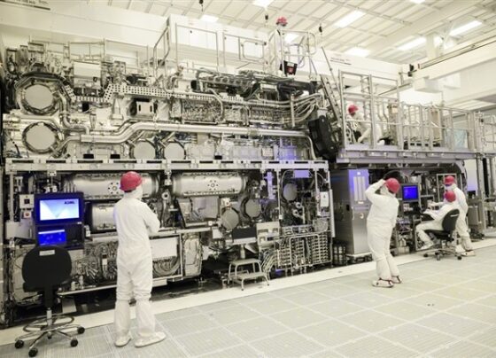 intel-completes-high-na-euv-validation-for-14a,-advances-2d-transistor-tech