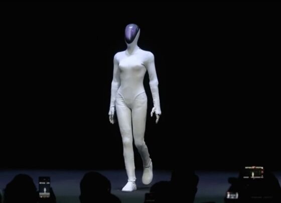 xpeng’s-humanoid-robot-‘catwalk’-sparks-debate-as-industry-eyes-next-gen-drive-tech