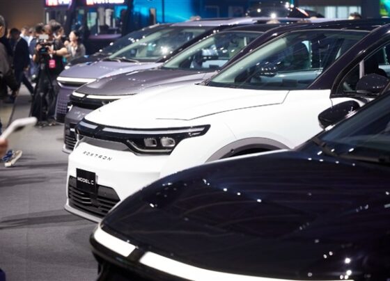 leading-ict-manufacturers-compete-for-foothold-in-automotive-electronics-with-sdvs-on-the-rise