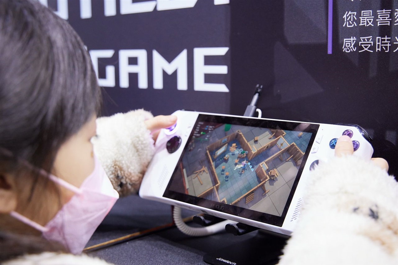 Windows handheld gaming device specs and shipments