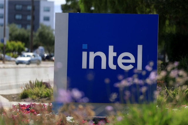 Vietnam urges Intel to boost semiconductor backend capacity