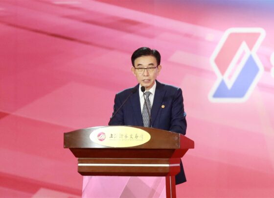 amec-chairman-plans-share-sale-after-restoring-chinese-citizenship